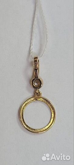 Золотая подвеска с камнем