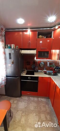 Продам кухонный гарнитур,стол раздвижной