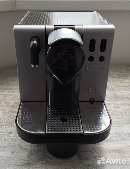 Кофемашина капсульная Delonghi EN680