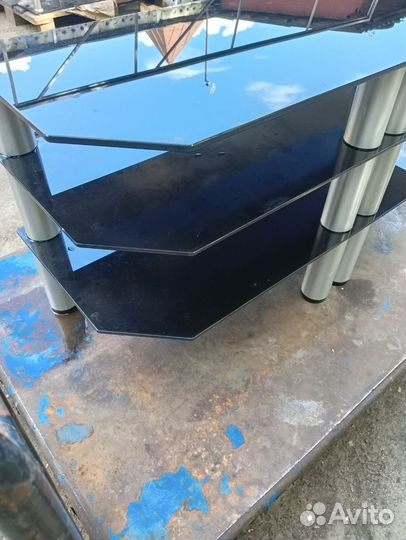 Тумбочка для телевизора стеклянная