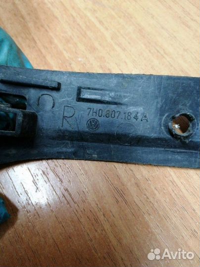 Кронштейн бампера передний правый Volkswagen