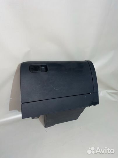 Volkswagen Polo 09- Бардачок 426