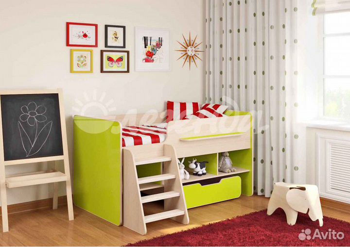 Детская кровать с лестницей