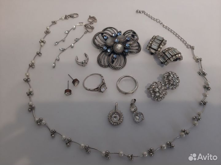 Бижутерия одним лотом(подобрана по цвету) 4 л- а