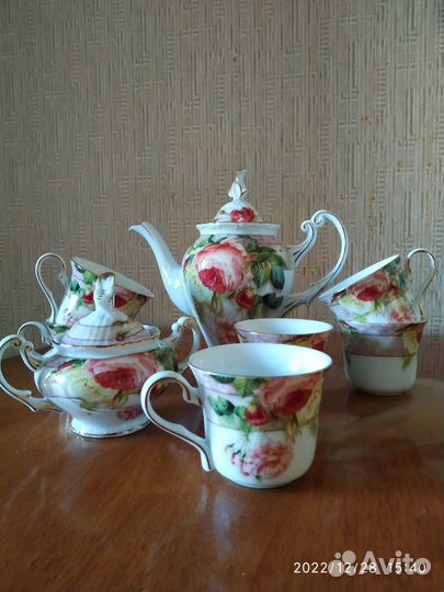 Чайный и кофейный сервизы,стаканы