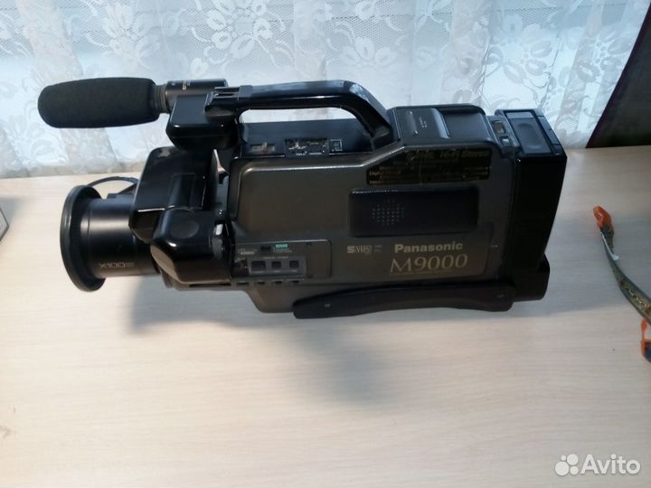Видеокамера Panasonic M9000