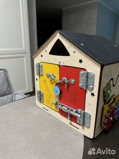 Бизиборд домик