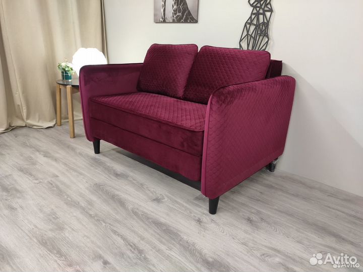 Маленький спальный диван (доставка из спб)