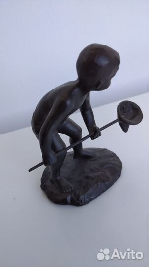 Мальчик с сачком. Касли. Чугун. 60-е годы, чугун