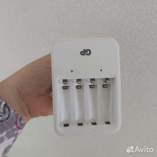 Зарядка для пальчиковых батареек