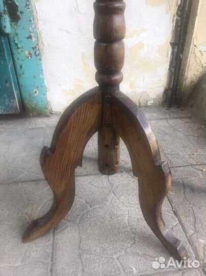 Старинная подставка под цветы