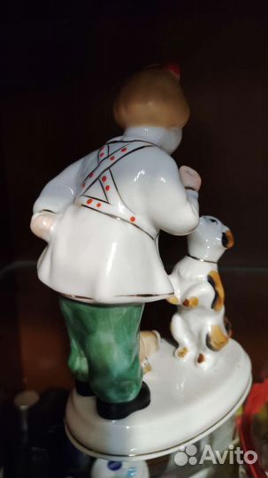 Статуэтка Девочка с собакой