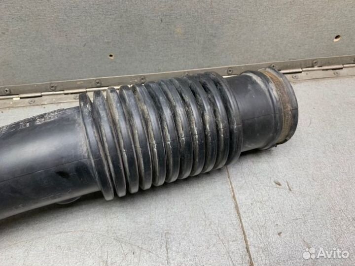 Патрубок воздушного фильтра Ford Focus 2 седан 1.6