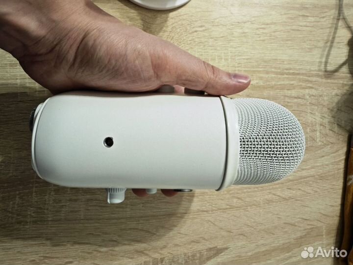 Микрофон Blue yeti