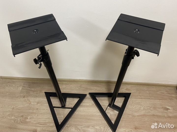 Стойки доя студийных мониторов