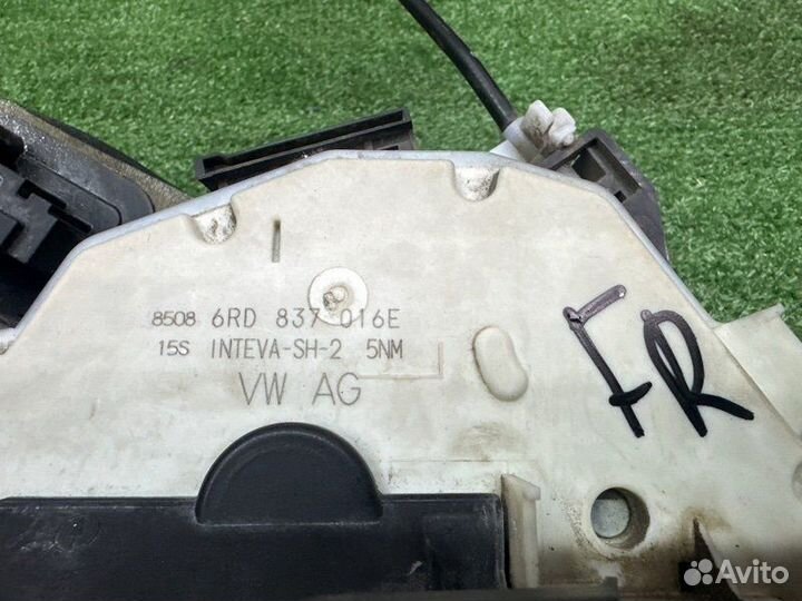 Замок двери передний правый Volkswagen Polo 1.6