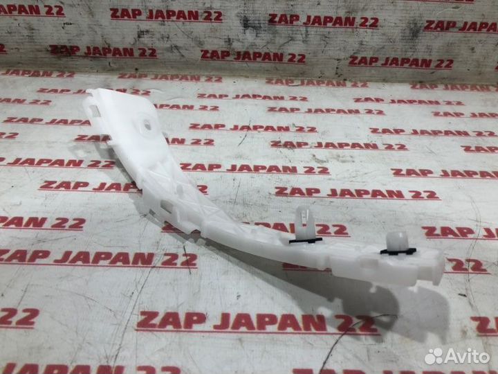 Крепление бампера заднее правое Toyota Estima