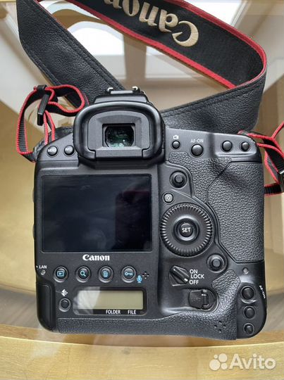 Зеркальный фотоаппарат