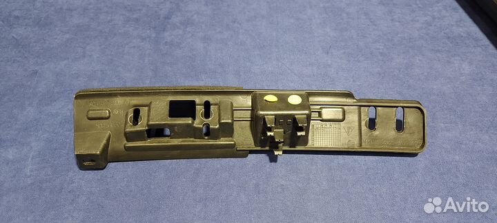 Кронштейн ручки багажника Porsche Cayenne 958