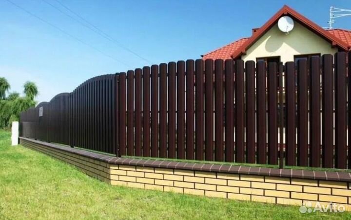 Забор из евроштакетника ,ворота качественно