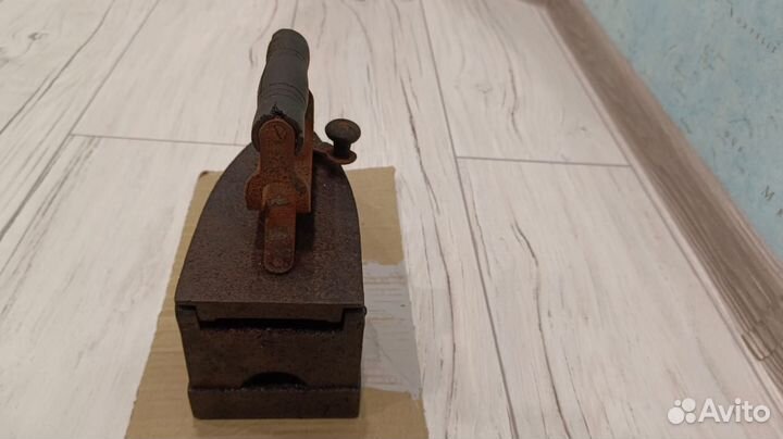 Утюг старинный