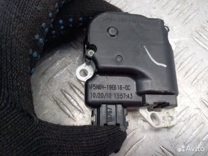 Моторчик заслонки печки Nissan Navara D40 3.0