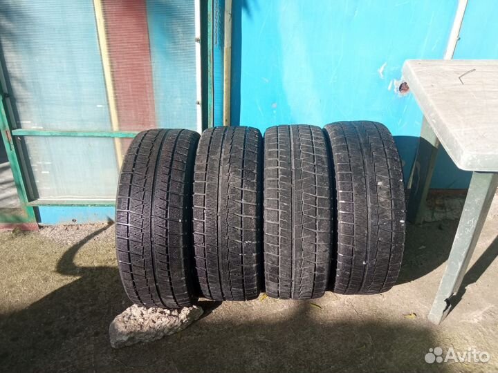 Bridgestone Blizzak Revo GZ 215/55 R16