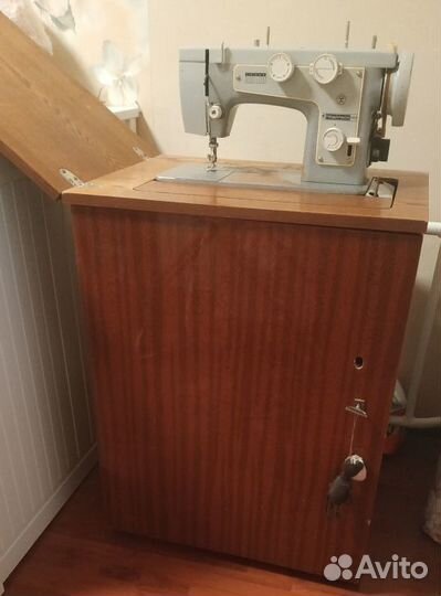 Швейная машинка 