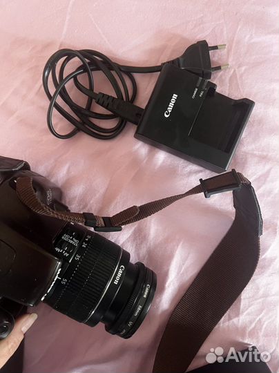 Canon 1100d с объективом и карта памяти,зарядка