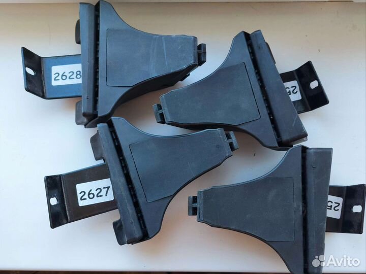 Крепления поперечин для крыши на Renault Arkana