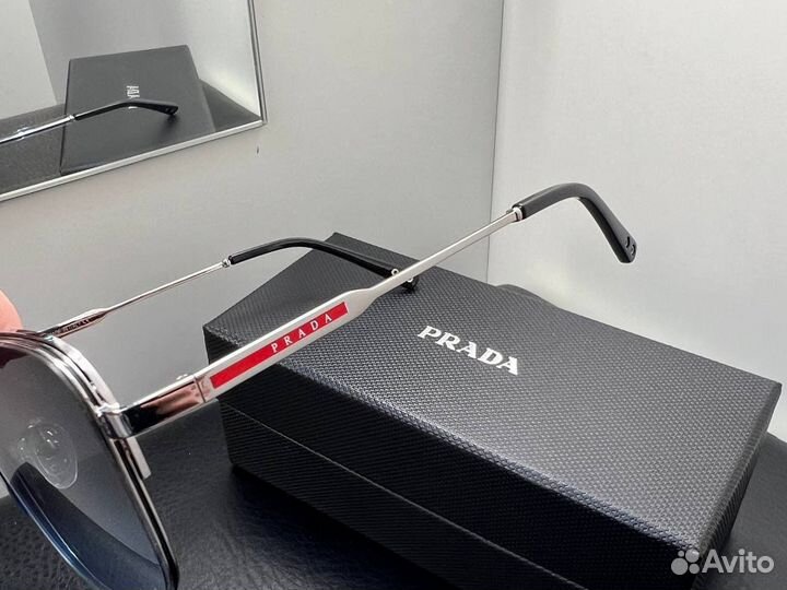 Солнцезащитные очки prada