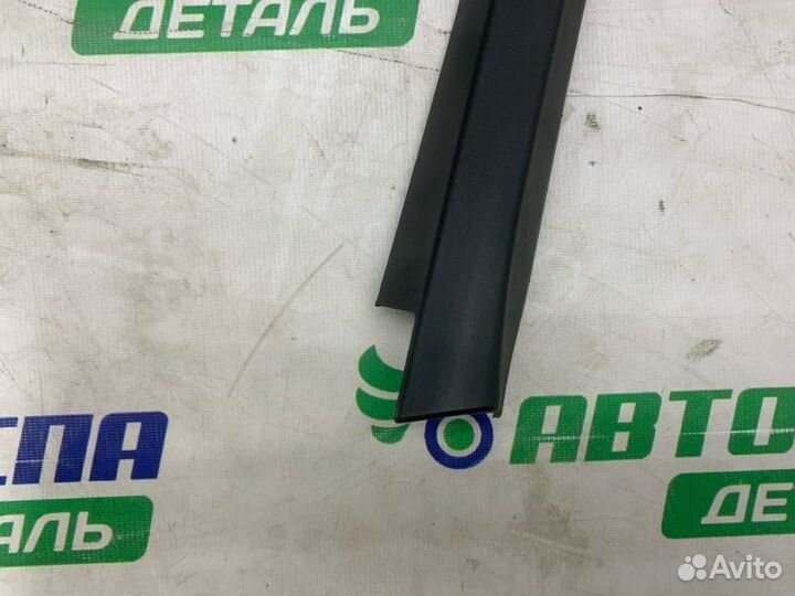 Накладка двери стекла передняя правая Mercedes