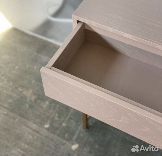 Консоль с ящиками