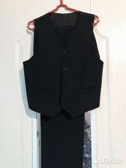 Костюм тройка размер 44 на подростка