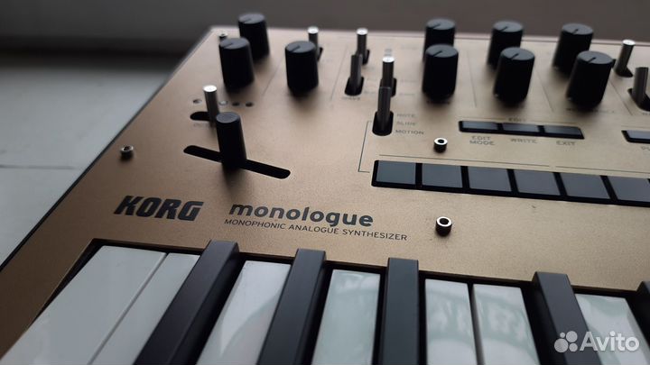 Аналоговый синтезатор Korg Monologue