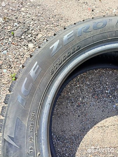 Pirelli Ice Zero 215/55 R17