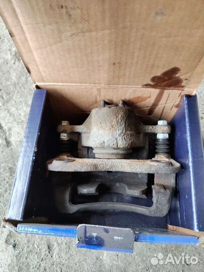 Суппорт передний левый solaris