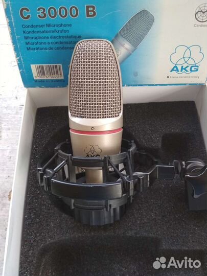 Студийный конденсаторный микрофон