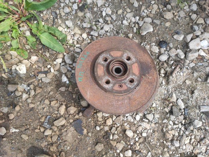 Поворотный кулак передний правый Seat Toledo