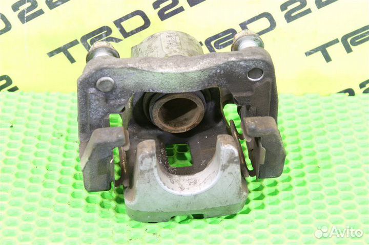 Суппорт задний правый Toyota Rav4 ACA30 1AZ-FE