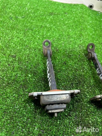 Ограничитель двери Kia Rio 2 JB G4EE 2006