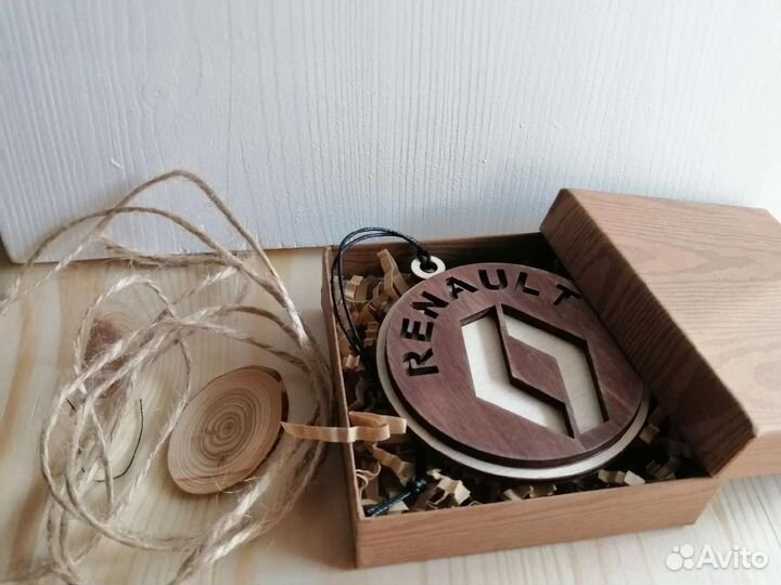 Подвеска в авто на зеркало