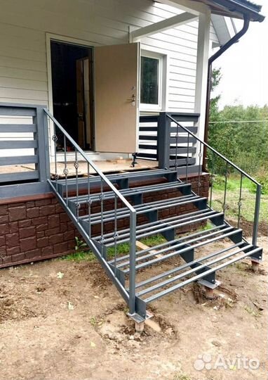 Лестничные перила кованные с монтажем
