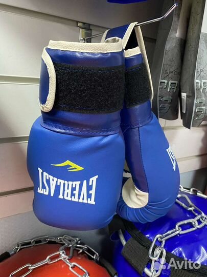 Боксерские перчатки Everlast