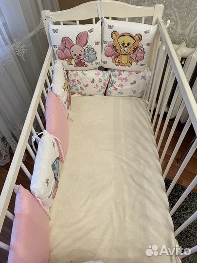 Детская кроватка с маятником и ящиком