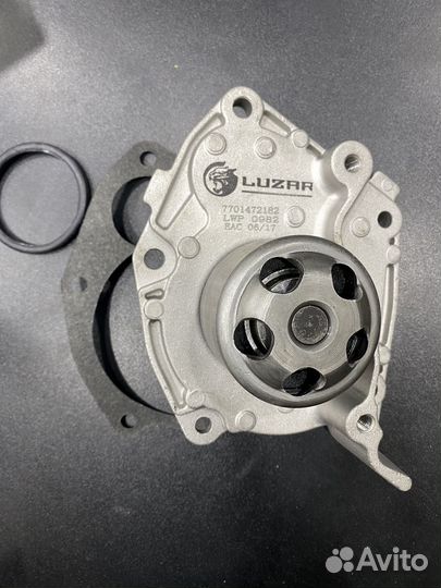 Насос системы охлаждения Рено Дастер помпа