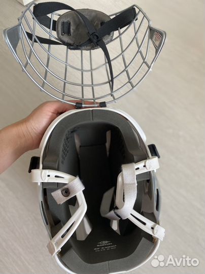 Хоккейный шлем