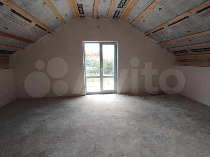 Дом 178 м² на участке 3,7 сот.