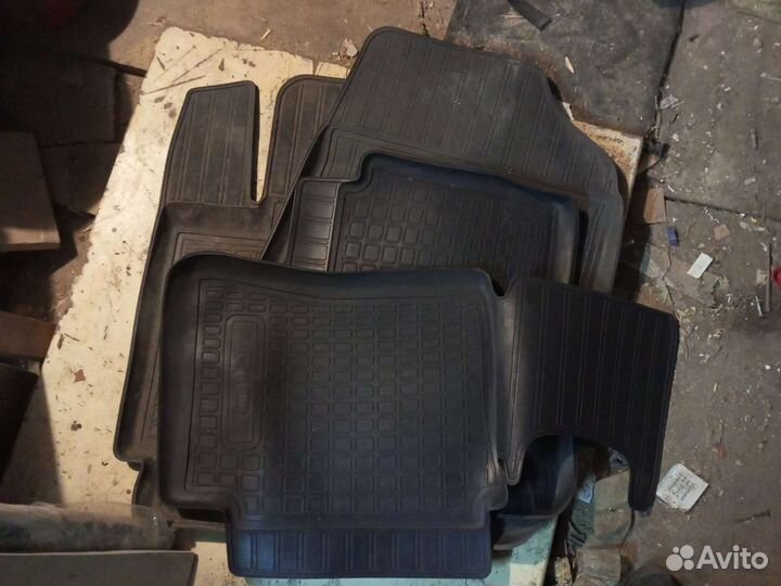 Автомобильные коврики резиновые