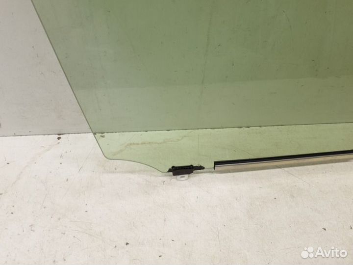 Стекло двери переднее правое Toyota Rav4 30